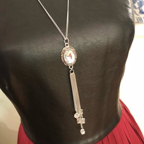 Silver Chain Crystal Pendant Necklace Dangle Style Nwt - Picture 1 of 4